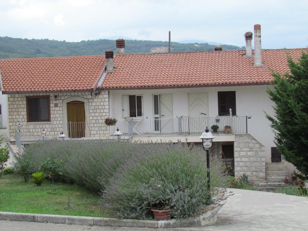 B&B Il Gheppio Campolattaro Bagian luar foto